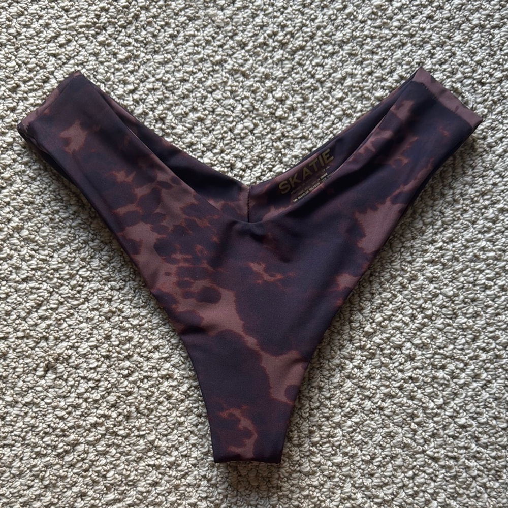 Skatie Dark Patterned Bikini Bottom